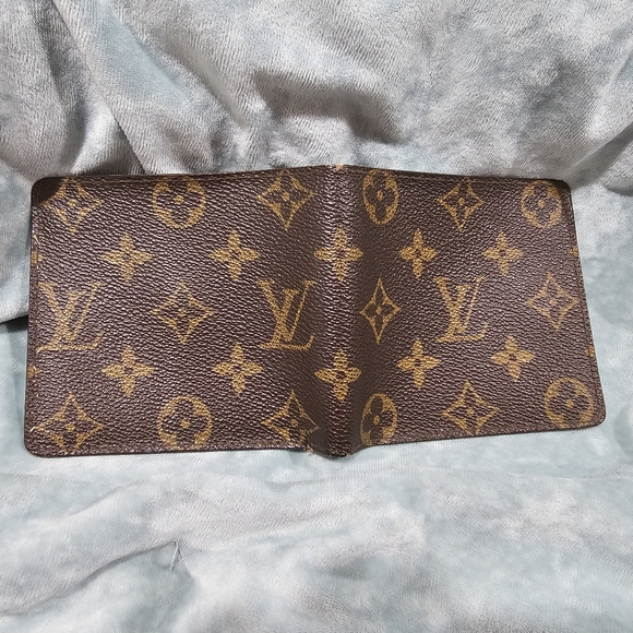 Louis Vuitton Vintage Monogram Bifold Wallet w/coinpouch Authentic Unisex w/COA - Picture 2 of 16